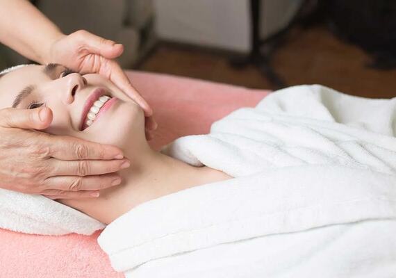 Косметик-эстетист: курс с практикой у наших партнеров. Обучение с нуля перспективной профессии в сфере красоты