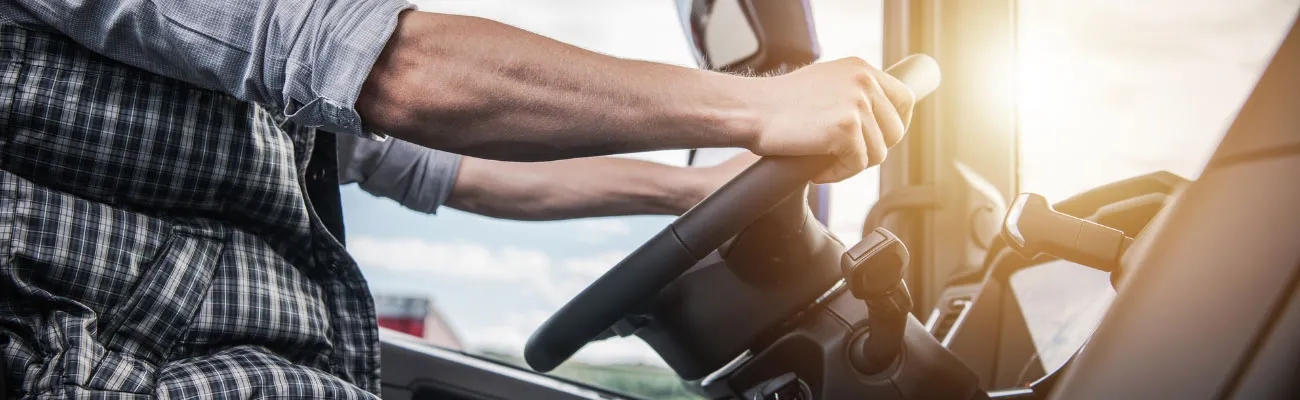 Баннер с водителем грузовика